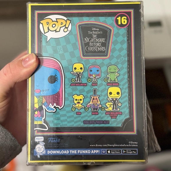 Disney Funko Pop! The Nightmare Before Christmas-Sally (Blacklight) - Picture 3 of 4